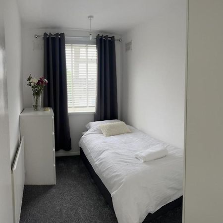 Crown Road Apartment Sittingbourne Exterior photo