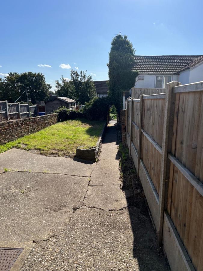 Crown Road Apartment Sittingbourne Exterior photo